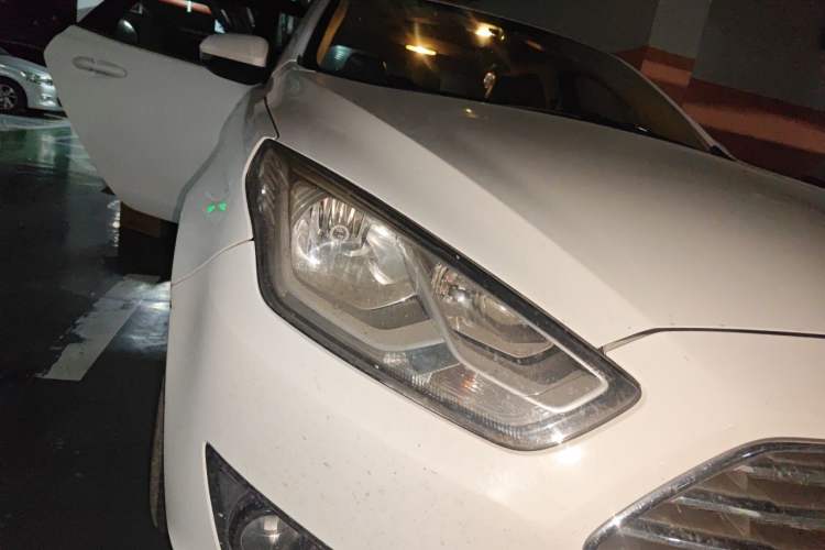 Used Ford Escort 2017 Happy Edition 1.5L Manual Fashion Model Right Front Headlight