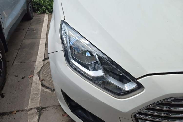 Used Ford Escort 2017 Happiness Edition 1.5L Automatic Fashion Version Right Front Headlight