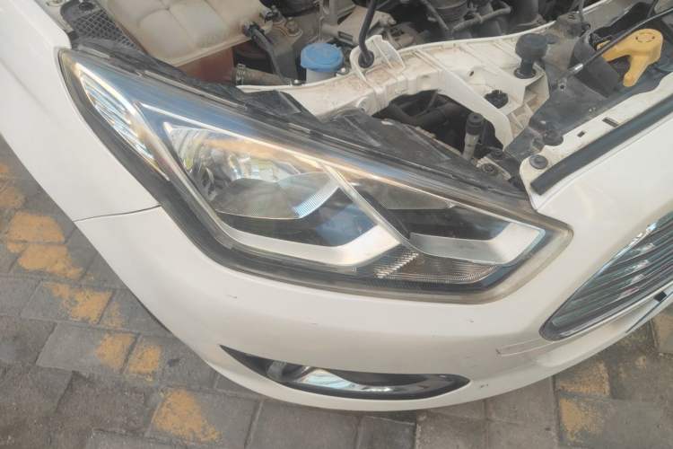 Used Ford Escort 2017 Happiness Edition 1.5L Automatic Fashion Version Right Front Headlight