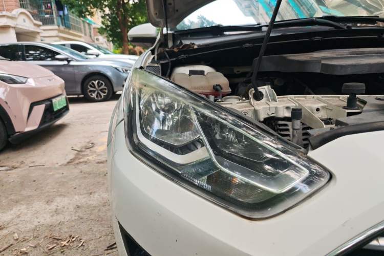 Used Ford Escort 2017 Happy Edition 1.5L Manual Fashion Model Right Front Headlight