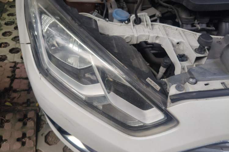 Used Ford Escort 2017 Happiness Edition 1.5L Automatic Fashion Version Right Front Headlight