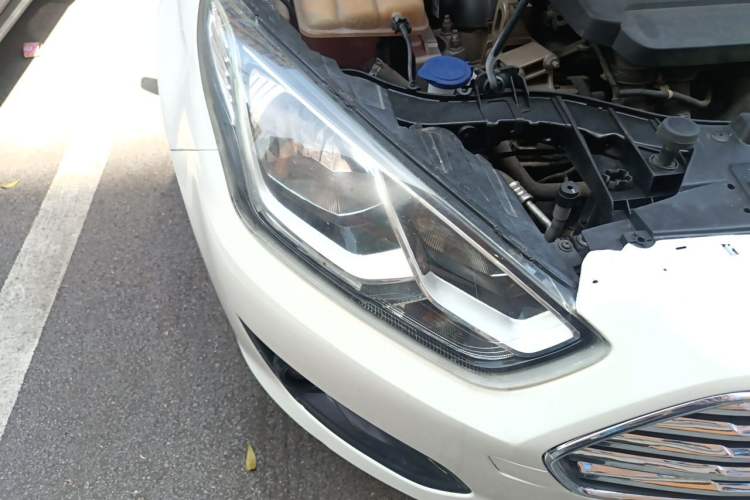 Used Ford Escort 2017 Happiness Edition 1.5L Automatic Fashion Version Right Front Headlight