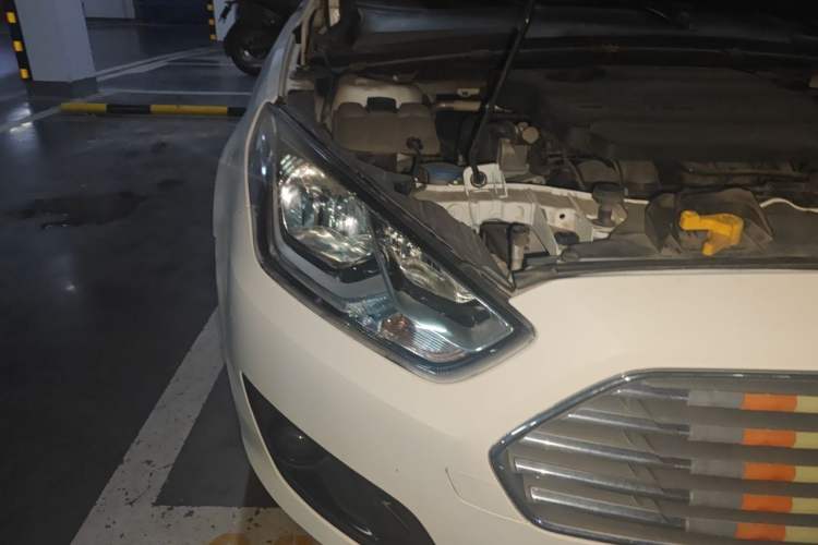 Used Ford Escort 2017 Happy Edition 1.5L Manual Fashion Model Right Front Headlight