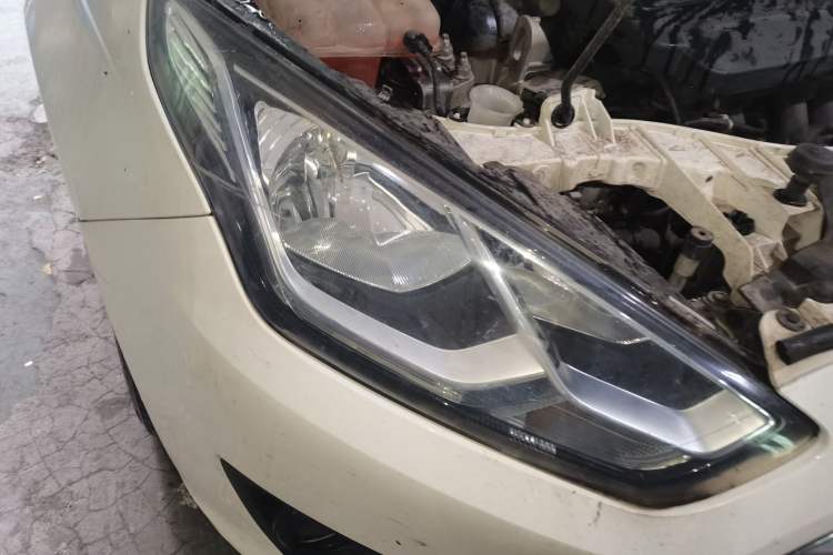 Used Ford Escort 2017 Happy Edition 1.5L Manual Fashion Model Right Front Headlight