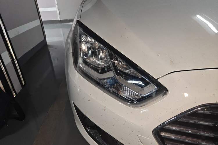 Used Ford Escort 2017 Happiness Edition 1.5L Automatic Fashion Version Right Front Headlight
