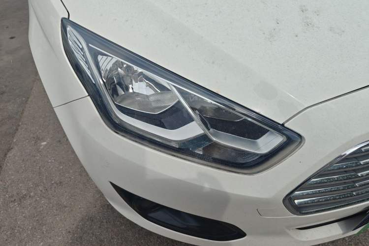 Used Ford Escort 2017 Happiness Edition 1.5L Automatic Fashion Version Right Front Headlight