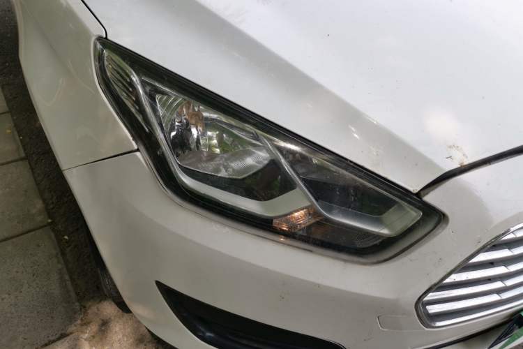 Used Ford Escort 2017 Revised Version 1.5L Automatic Comfort Edition Right Front Headlight