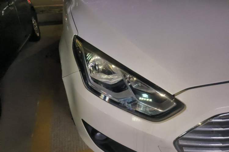 Used Ford Escort 2017 Happiness Edition 1.5L Automatic Fashion Version Right Front Headlight