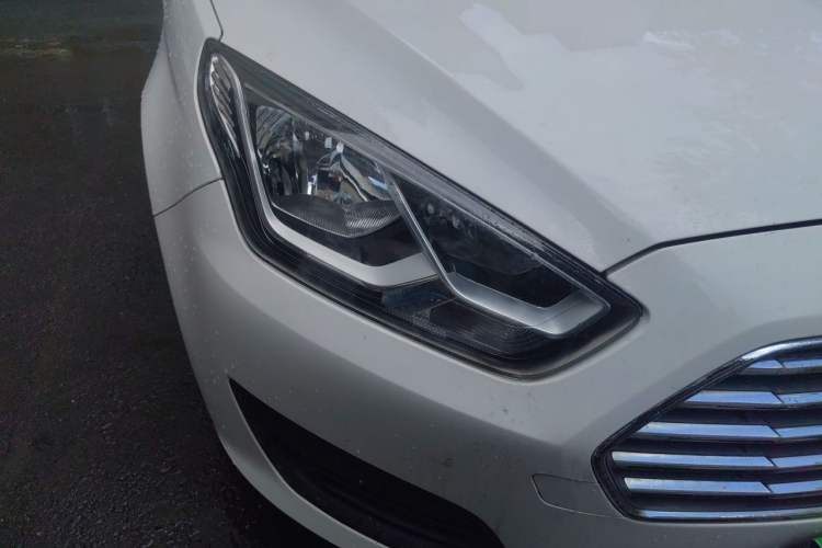 Used Ford Escort 2017 1.5L Automatic Comfort Model Right Front Headlight