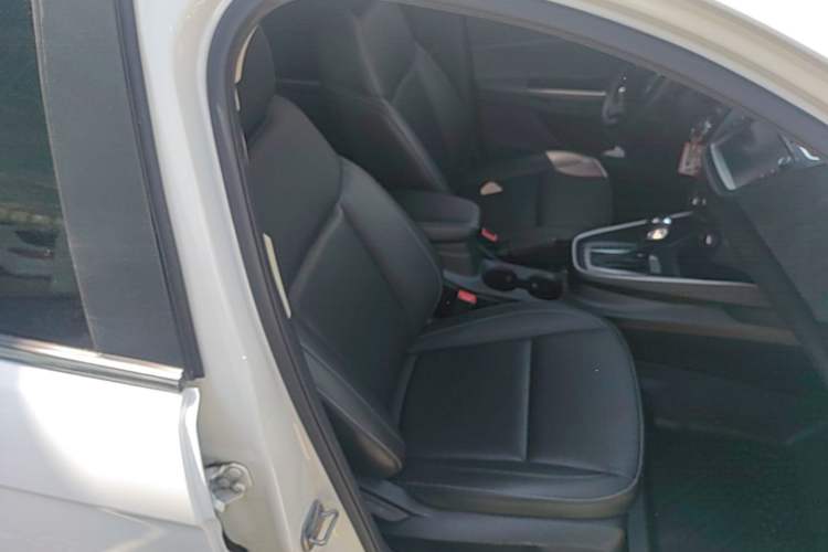 Used Ford Escort 2017 Happiness Edition 1.5L Automatic Fashion Version Right Front Seat