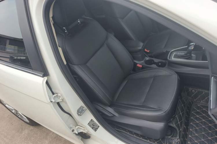 Used Ford Escort 2017 Happiness Edition 1.5L Automatic Fashion Version Right Front Seat