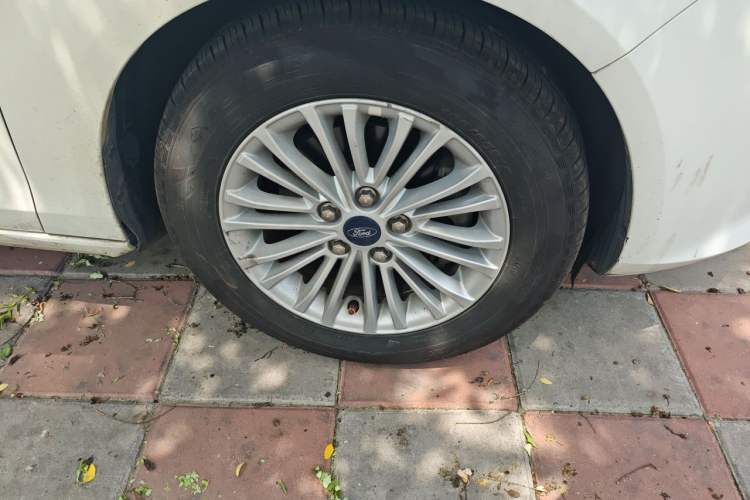 Used Ford Escort 2017 Revised Version 1.5L Manual Comfort Edition Right Front Wheel Hub