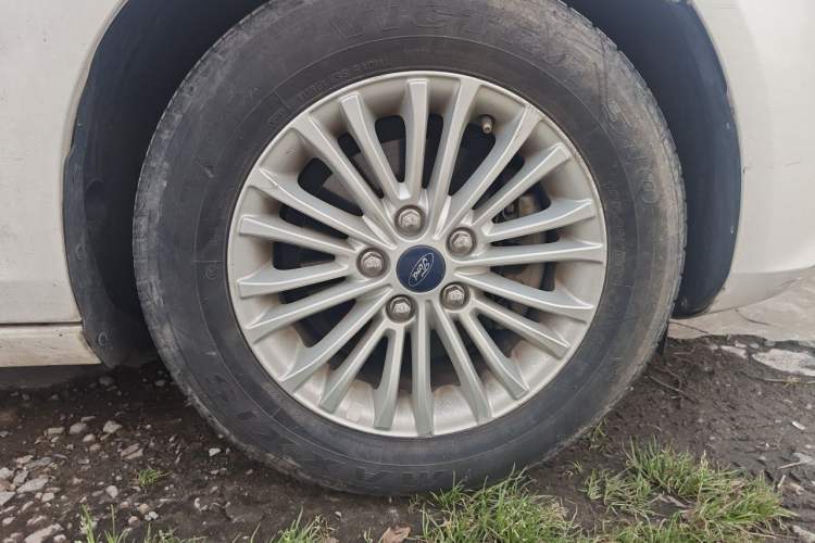 Used Ford Escort 2017 Revised Version 1.5L Manual Comfort Edition Right Front Wheel Hub