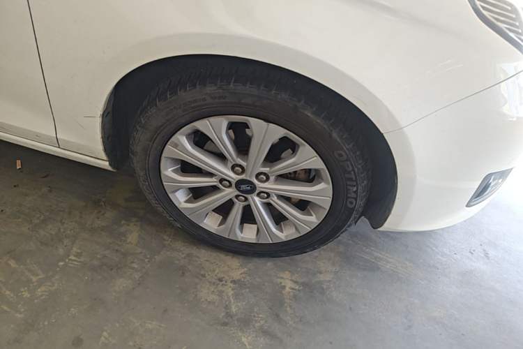 Used Ford Escort 2017 Happiness Edition 1.5L Automatic Fashion Version Right Front Wheel Hub