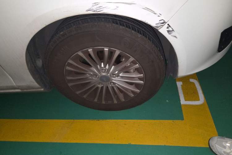 Used Ford Escort 2017 1.5L Automatic Comfort Model Right Front Wheel Hub