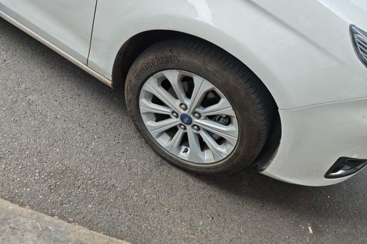 Used Ford Escort 2017 Happiness Edition 1.5L Automatic Fashion Version Right Front Wheel Hub