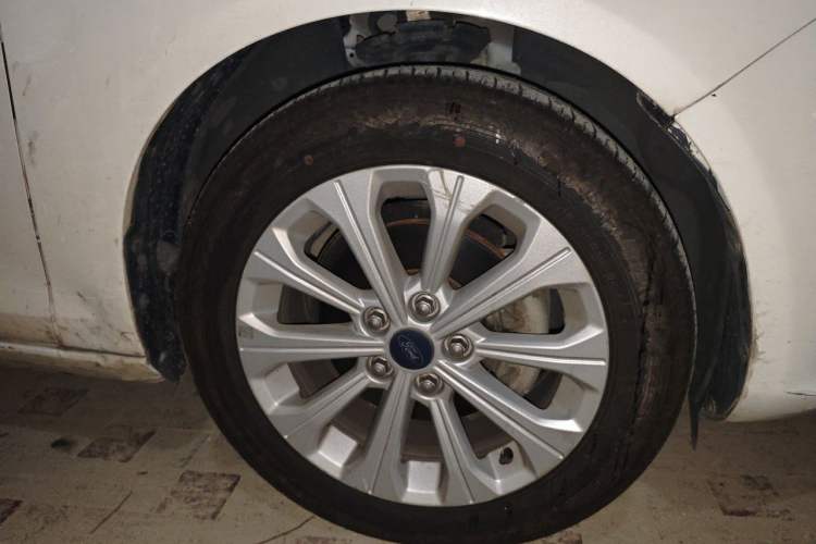Used Ford Escort 2017 Happiness Edition 1.5L Automatic Fashion Version Right Front Wheel Hub
