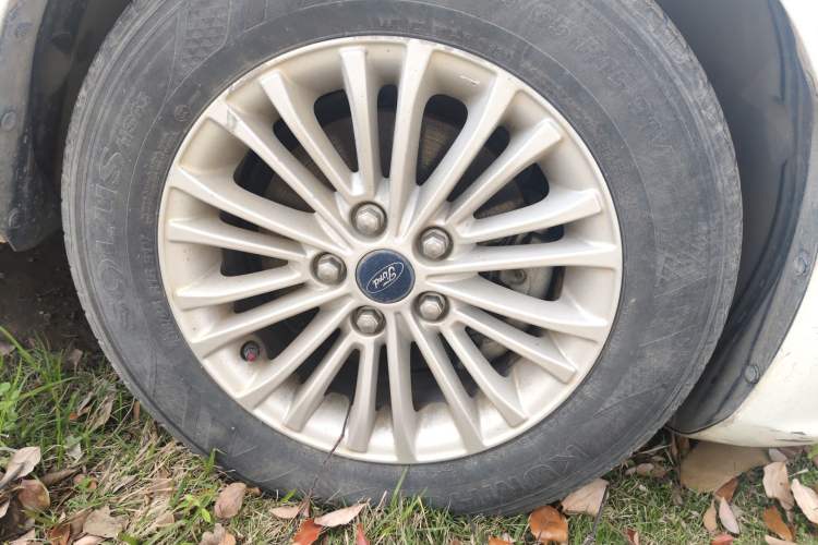 Used Ford Escort 2017 Revised Version 1.5L Automatic Comfort Edition Right Front Wheel Hub