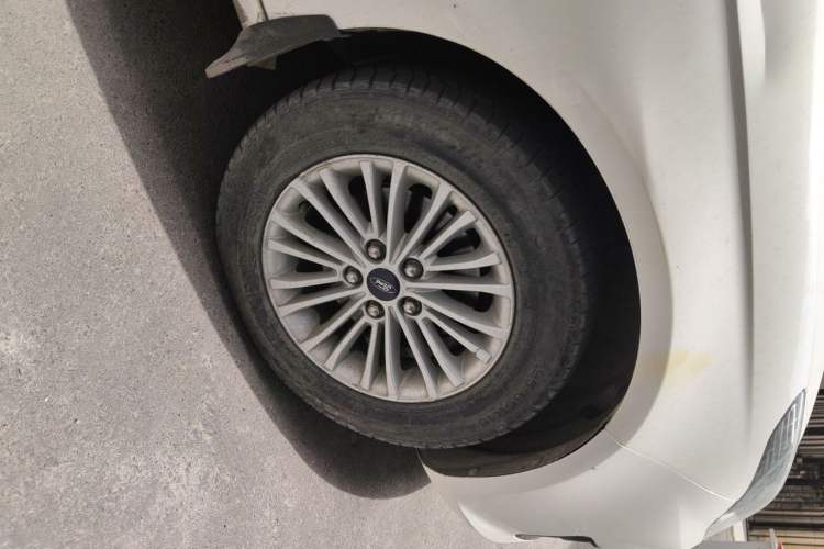 Used Ford Escort 2017 Revised Version 1.5L Automatic Comfort Edition Right Front Wheel Hub