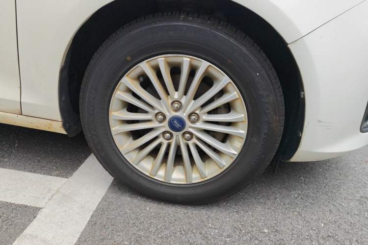 Used Ford Escort 2017 1.5L Automatic Comfort Model Right Front Wheel Hub