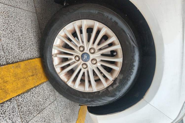 Used Ford Escort 2017 1.5L Automatic Comfort Model Right Front Wheel Hub