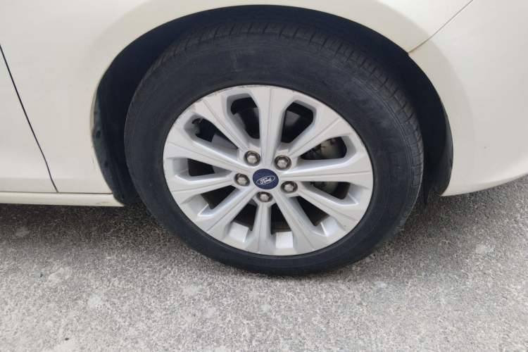 Used Ford Escort 2017 Happiness Edition 1.5L Automatic Fashion Version Right Front Wheel Hub