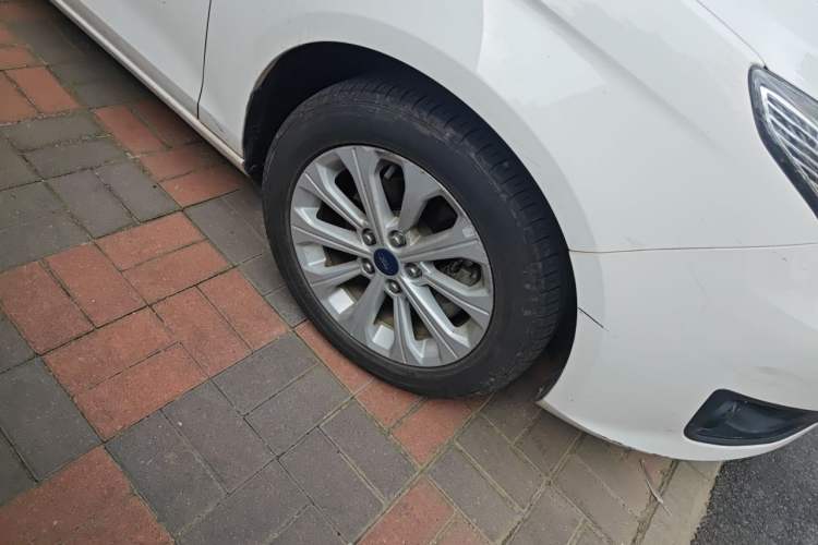 Used Ford Escort 2017 Happiness Edition 1.5L Automatic Fashion Version Right Front Wheel Hub