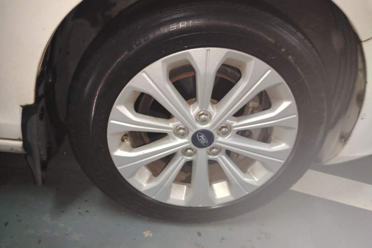 Used Ford Escort 2017 Happiness Edition 1.5L Automatic Fashion Version Right Front Wheel Hub