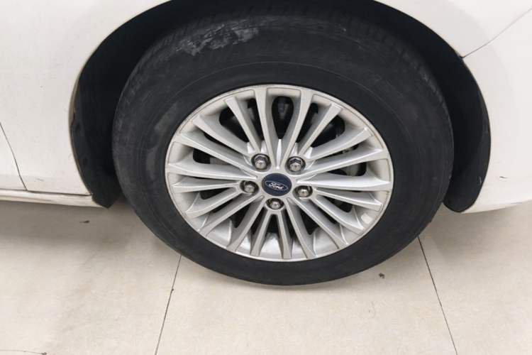Used Ford Escort 2017 1.5L Manual Comfort Model Right Front Wheel Hub