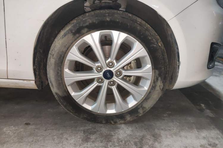 Used Ford Escort 2017 Happiness Edition 1.5L Automatic Fashion Version Right Front Wheel Hub