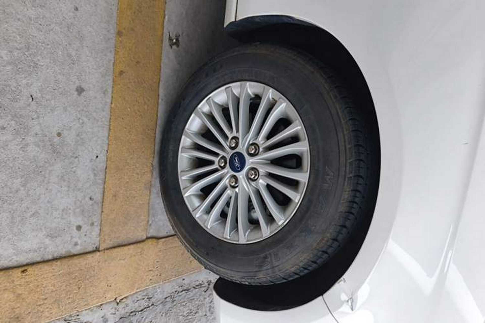 Used Ford Escort 2017 Revised Version 1.5L Manual Comfort Edition Right Front Wheel Hub