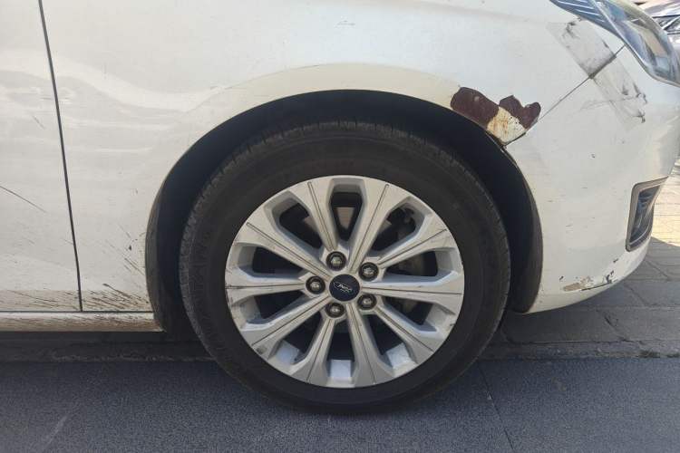 Used Ford Escort 2017 Happiness Edition 1.5L Automatic Fashion Version Right Front Wheel Hub