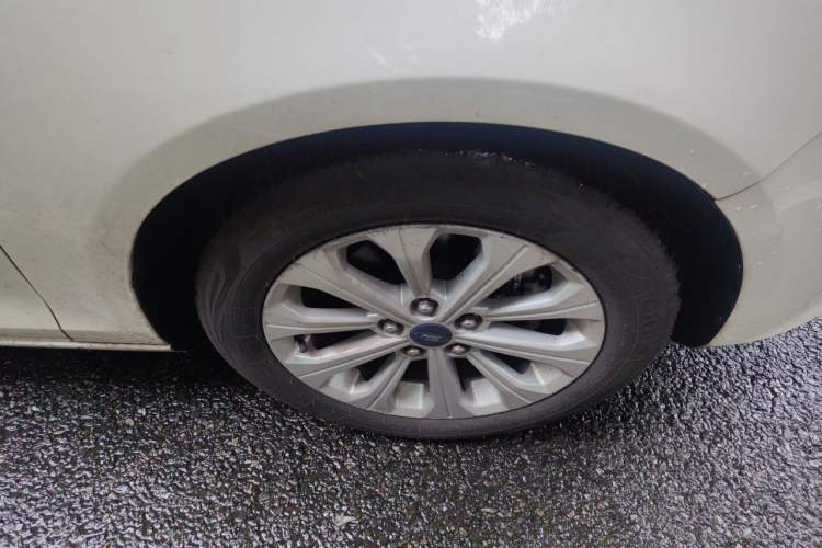 Used Ford Escort 2017 Happiness Edition 1.5L Automatic Fashion Version Right Front Wheel Hub