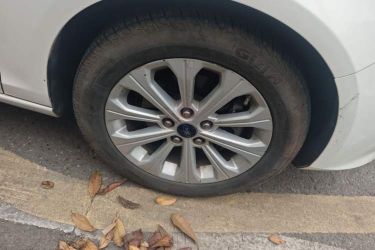 Used Ford Escort 2017 Happiness Edition 1.5L Automatic Fashion Version Right Front Wheel Hub