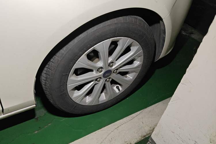 Used Ford Escort 2017 Happiness Edition 1.5L Automatic Fashion Version Right Front Wheel Hub
