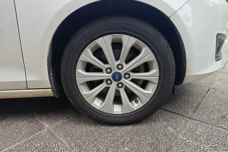 Used Ford Escort 2017 Happiness Edition 1.5L Automatic Fashion Version Right Front Wheel Hub