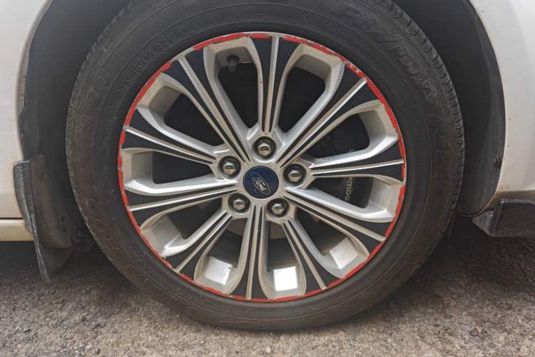 Used Ford Escort 2017 Happiness Edition 1.5L Automatic Fashion Version Right Front Wheel Hub