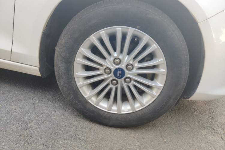 Used Ford Escort 2017 1.5L Manual Comfort Model Right Front Wheel Hub