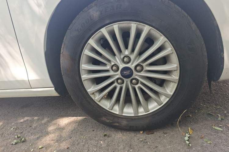 Used Ford Escort 2017 Revised Version 1.5L Automatic Comfort Edition Right Front Wheel Hub