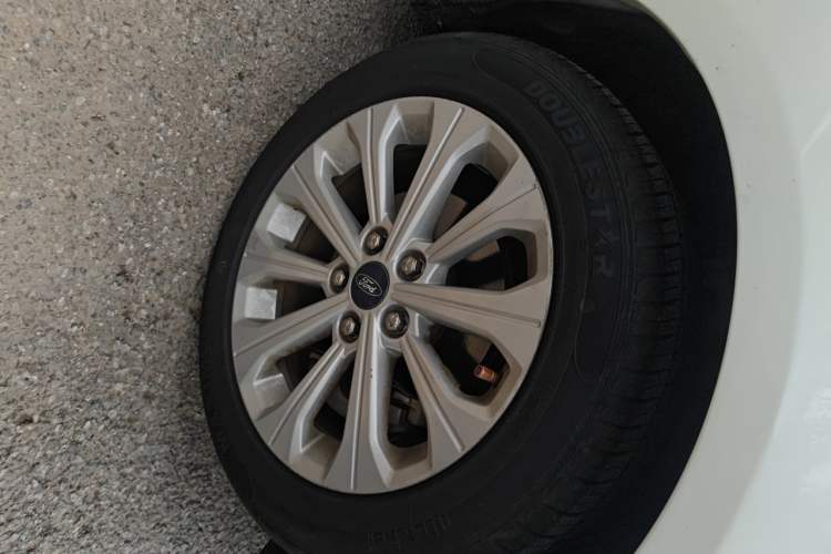 Used Ford Escort 2017 Happiness Edition 1.5L Automatic Fashion Version Right Front Wheel Hub