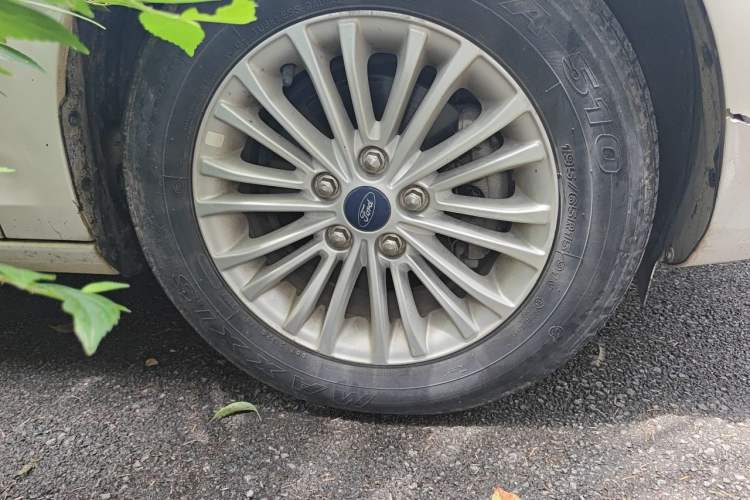 Used Ford Escort 2017 Revised Version 1.5L Automatic Comfort Edition Right Front Wheel Hub