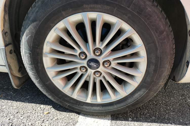 Used Ford Escort 2017 1.5L Manual Comfort Model Right Front Wheel Hub