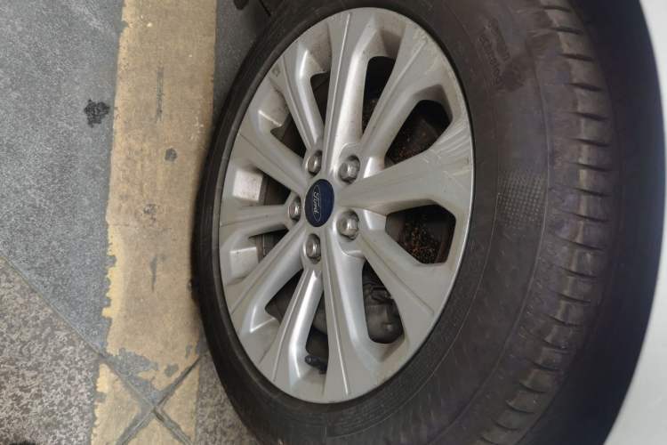 Used Ford Escort 2017 Happiness Edition 1.5L Automatic Fashion Version Right Front Wheel Hub