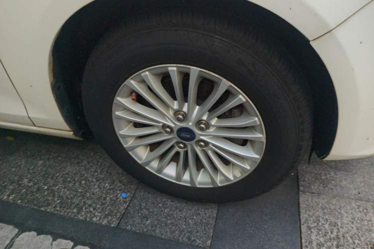 Used Ford Escort 2017 1.5L Automatic Comfort Model Right Front Wheel Hub