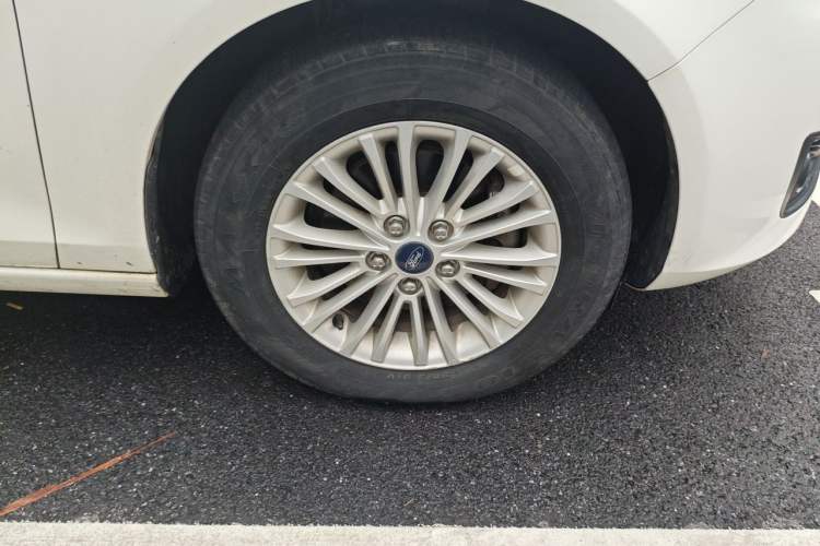 Used Ford Escort 2017 1.5L Automatic Comfort Model Right Front Wheel Hub