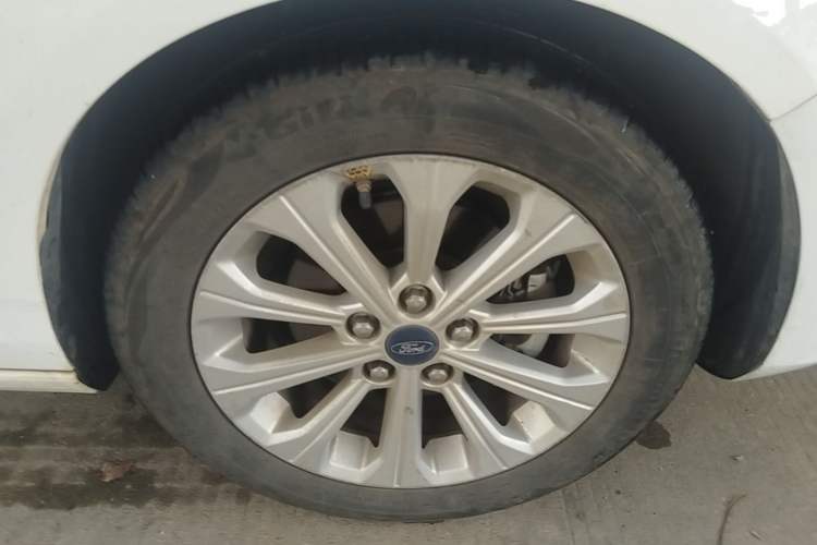 Used Ford Escort 2017 Happiness Edition 1.5L Automatic Fashion Version Right Front Wheel Hub