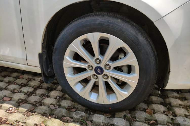 Used Ford Escort 2017 Happiness Edition 1.5L Automatic Fashion Version Right Front Wheel Hub
