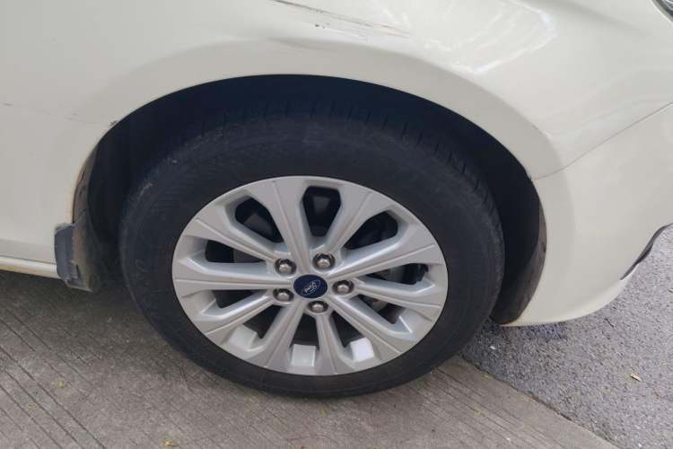 Used Ford Escort 2017 Happiness Edition 1.5L Automatic Fashion Version Right Front Wheel Hub