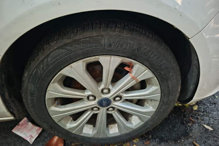 Used Ford Escort 2017 Happiness Edition 1.5L Automatic Fashion Version Right Front Wheel Hub