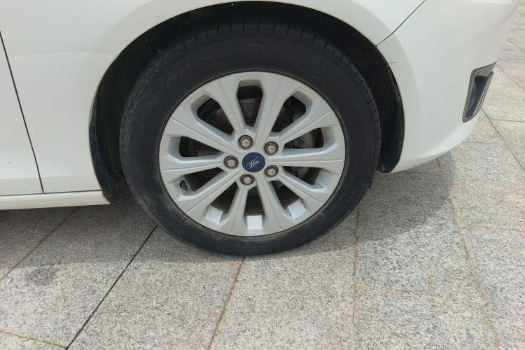 Used Ford Escort 2017 Happiness Edition 1.5L Automatic Fashion Version Right Front Wheel Hub